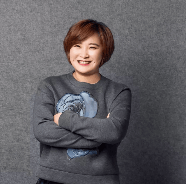 演员刘晓虎，从舞台到荧屏，变化中的自信与成就之光