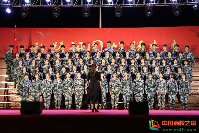 校歌比赛串词，小巷中的音符盛宴与一家特色小店的奇遇