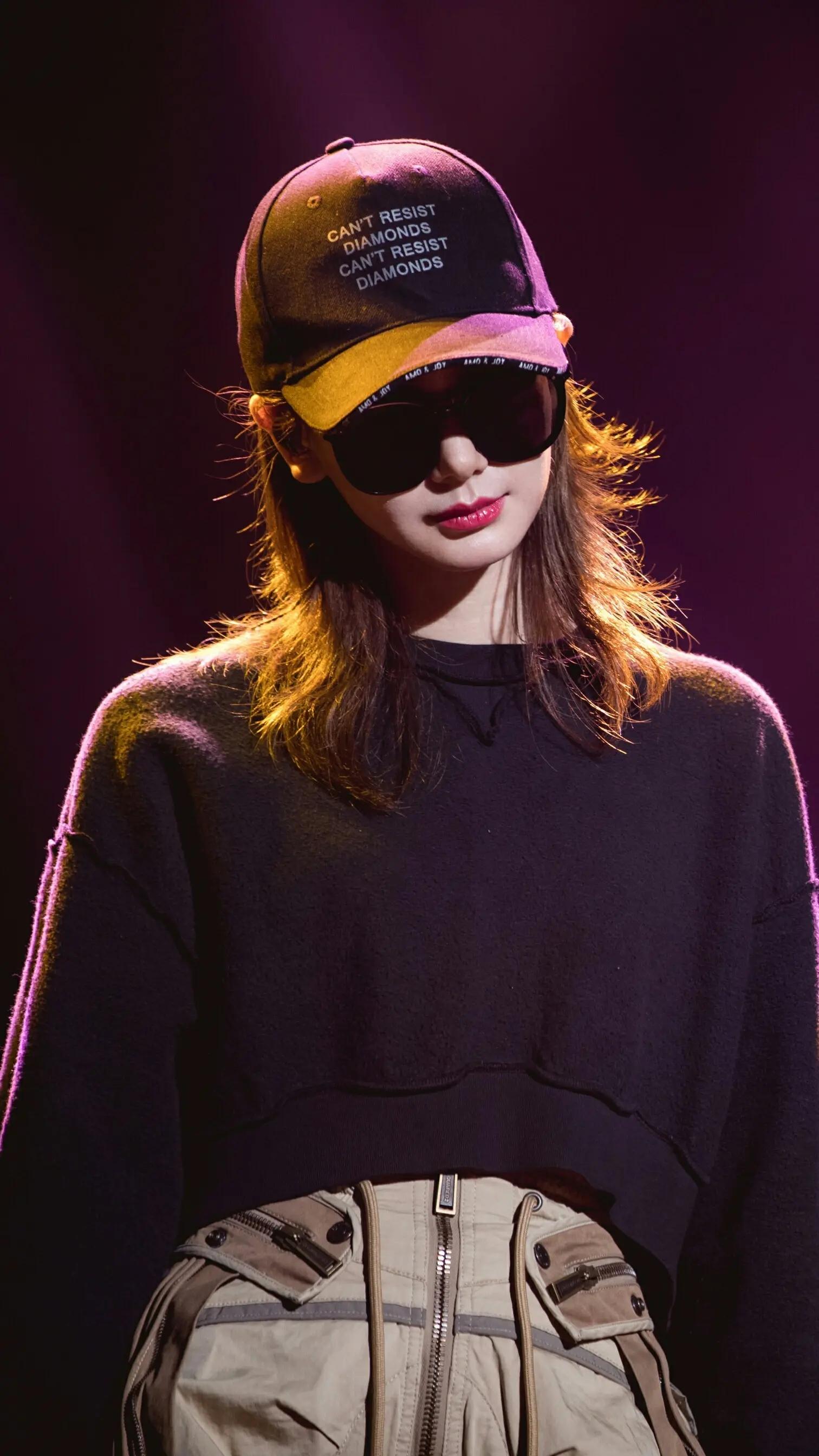 📸戚薇近期写真，惊艳时刻定格瞬间！🌟