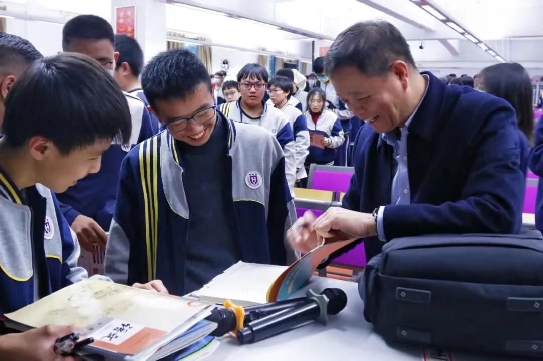 科技比赛，引领未来的高科技产品介绍