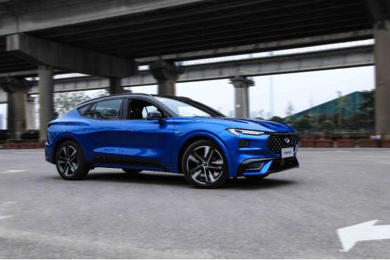 福特最新引擎，技术革新与市场竞争的交汇点